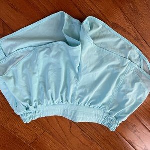 Lululemon Hotty Hot Shorts Size 8 — Length 2.5